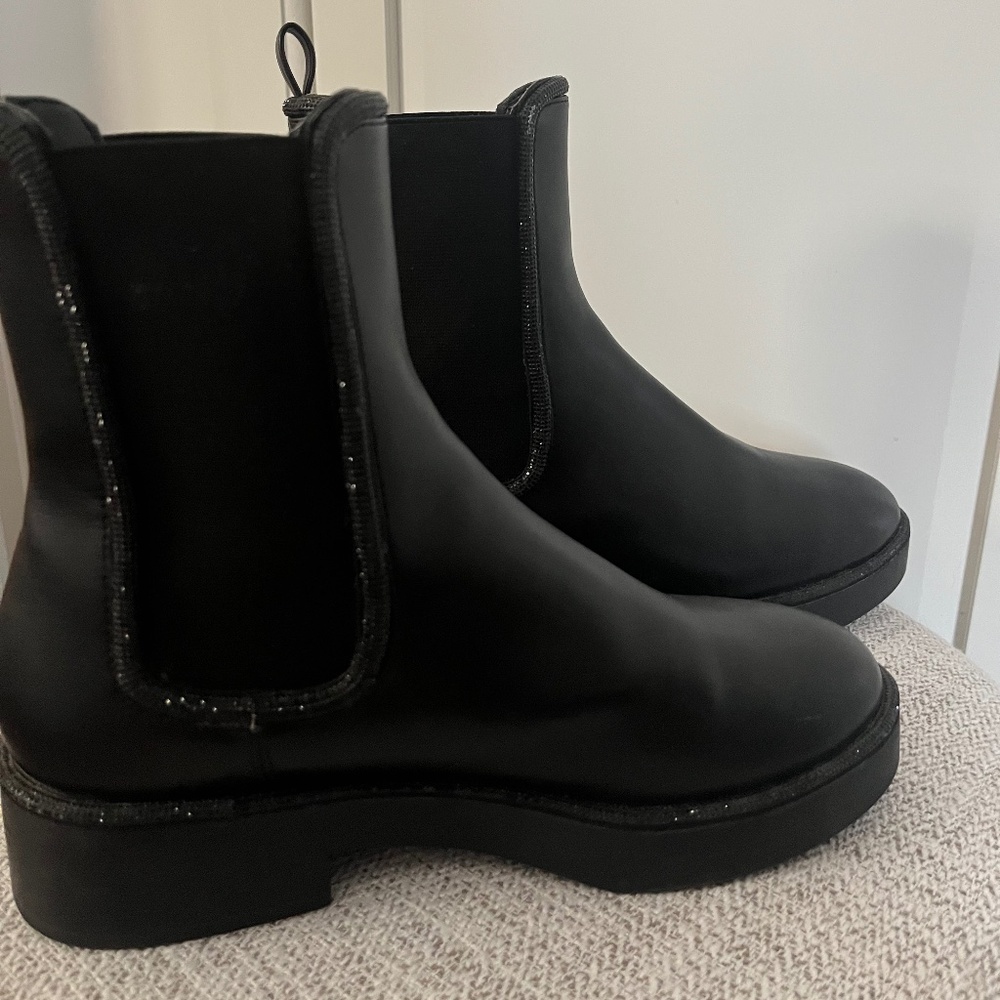 Steven Madden Black Boots